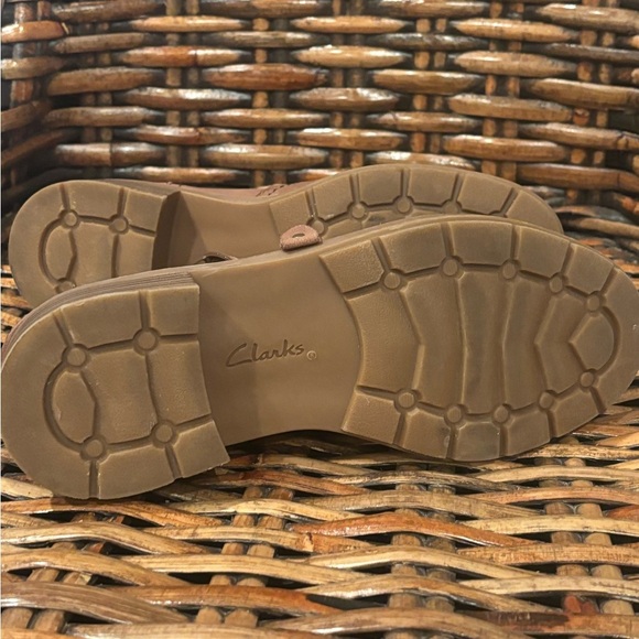 Clarks Women's Heart Dove Tan Nubuck Brun Ankle Boots Size 8 - Picture 8 of 14